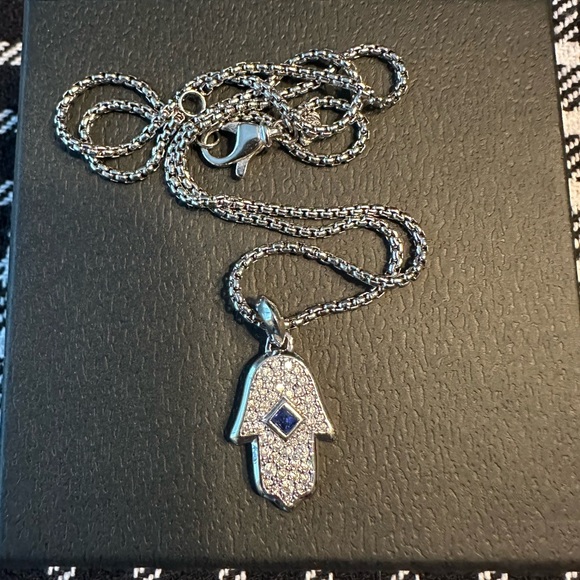 David Yurman 18k White Gold Hamsa Amulet and Chain - Picture 2 of 7